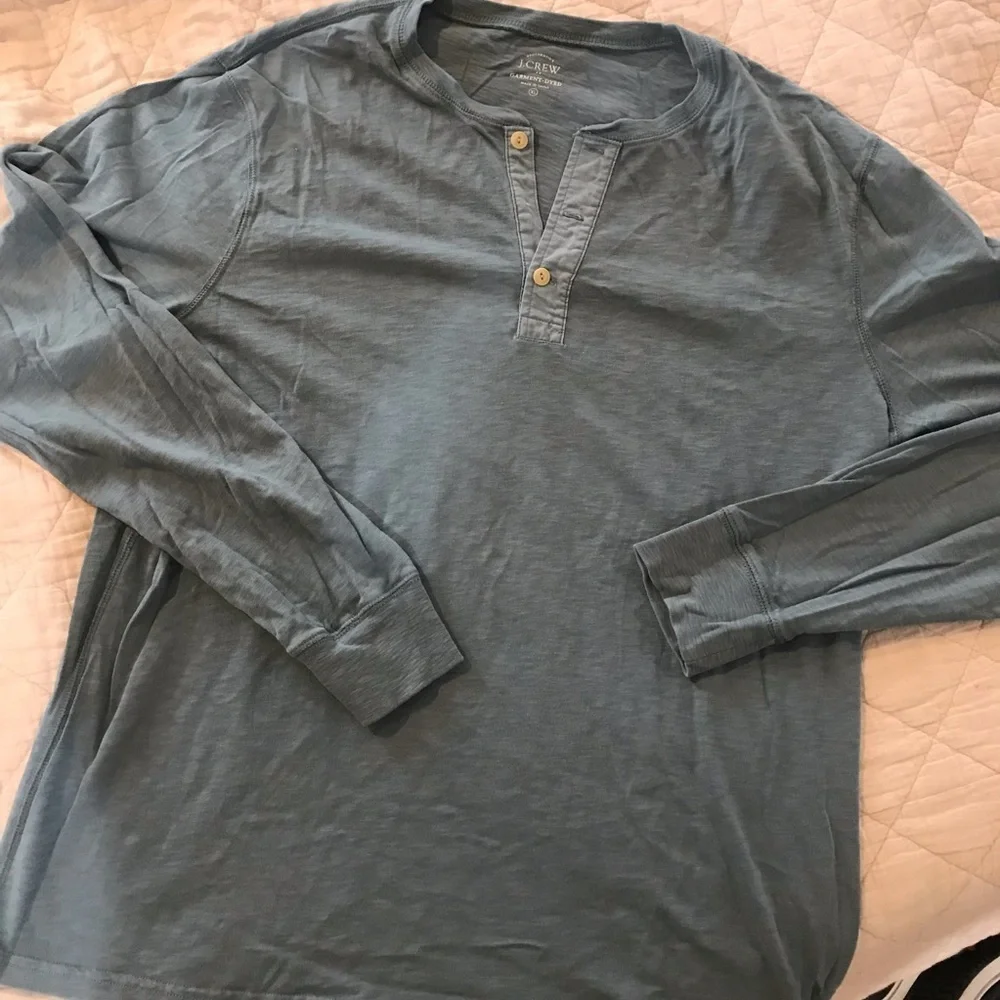 🚤J CREW Garment Dyed Henley